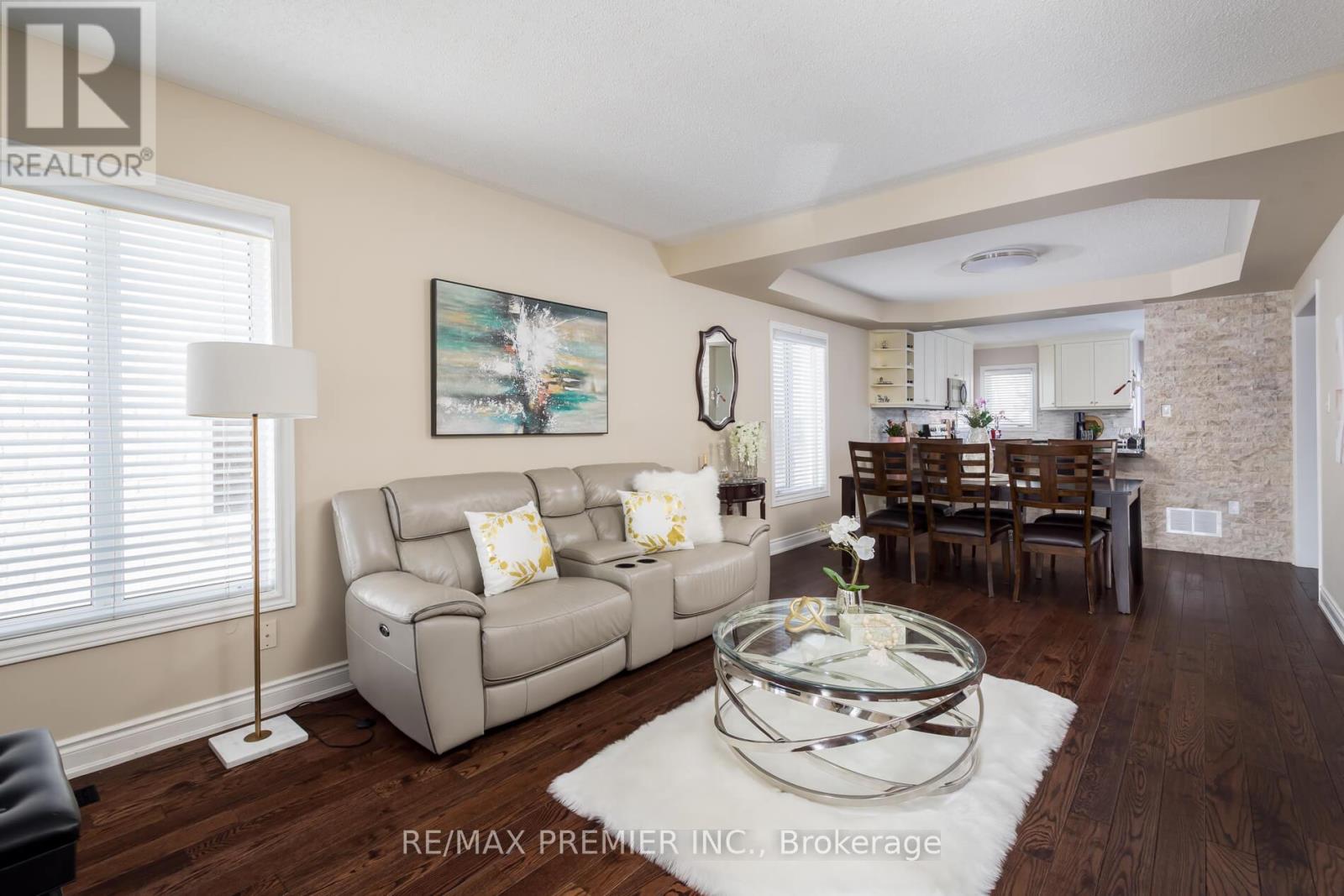 35 Cachet Hill Crescent, Vaughan, Ontario  L4H 1S6 - Photo 8 - N12829098