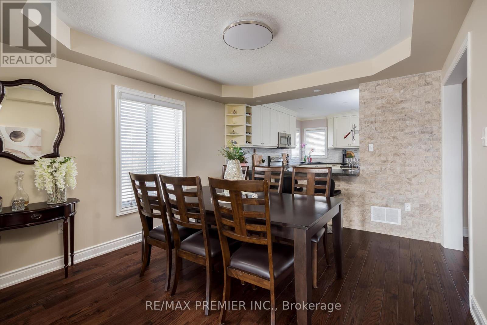 35 Cachet Hill Crescent, Vaughan, Ontario  L4H 1S6 - Photo 9 - N12829098