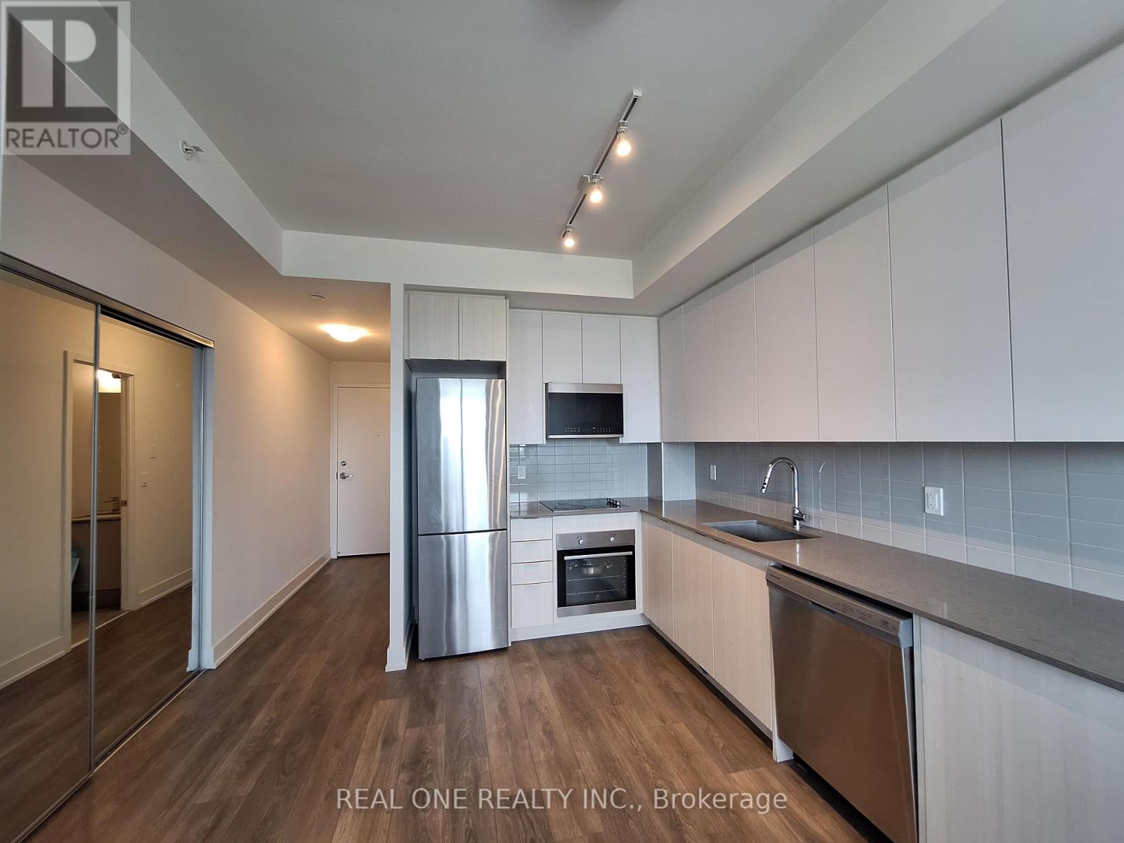 706 - 297 Oak Walk Drive, Oakville, Ontario  L6H 3R6 - Photo 2 - W12829092