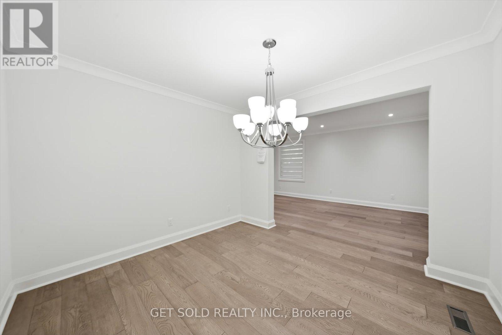 18 Mill Street S, Brampton, Ontario  L6Y 1S5 - Photo 9 - W12829100