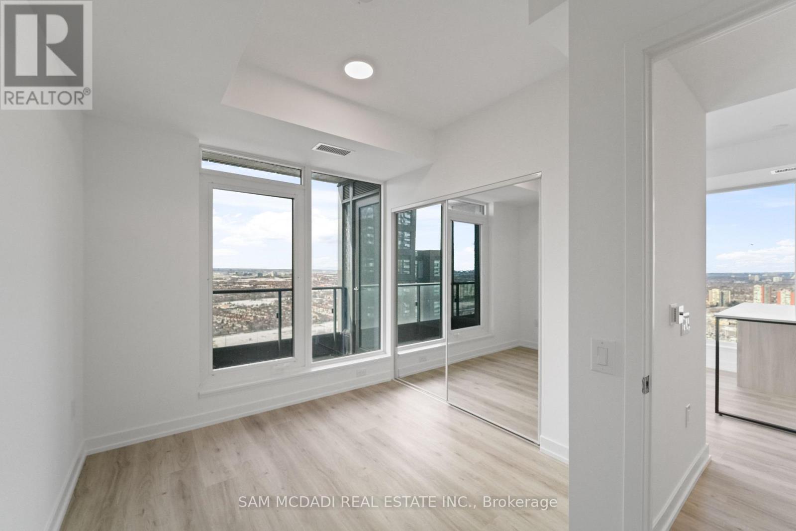 3703 - 395 Square One Drive, Mississauga, Ontario  L5B 0P6 - Photo 13 - W12829102