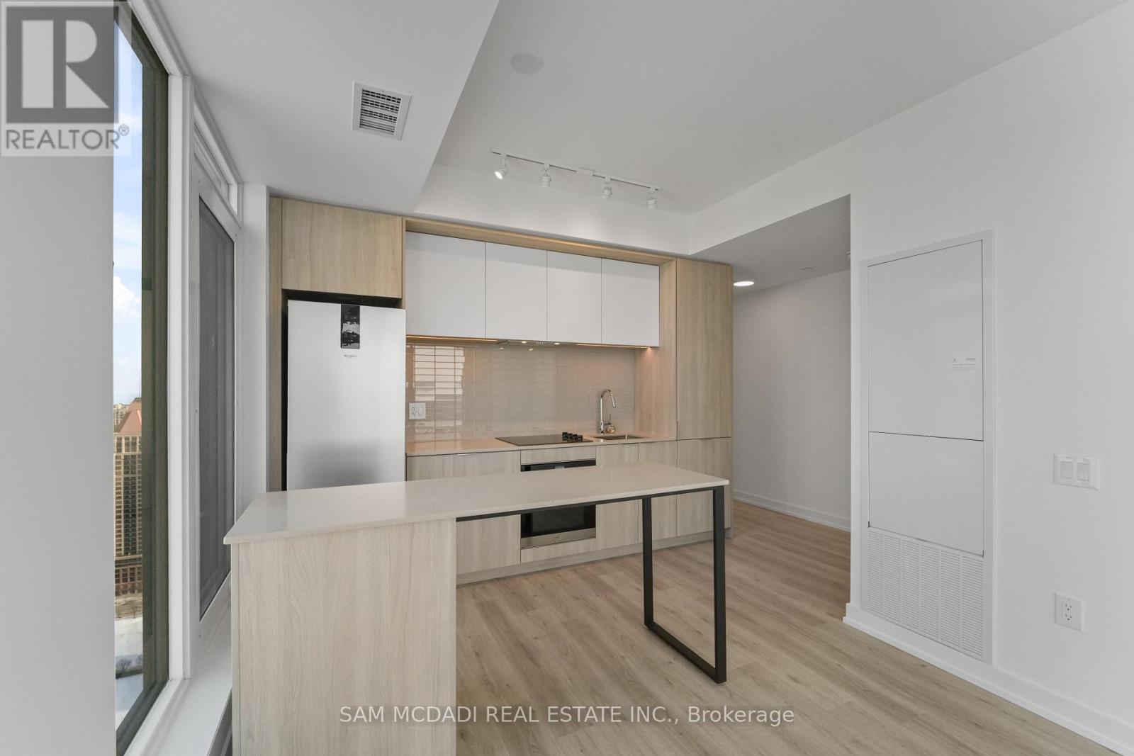 3703 - 395 Square One Drive, Mississauga, Ontario  L5B 0P6 - Photo 6 - W12829102