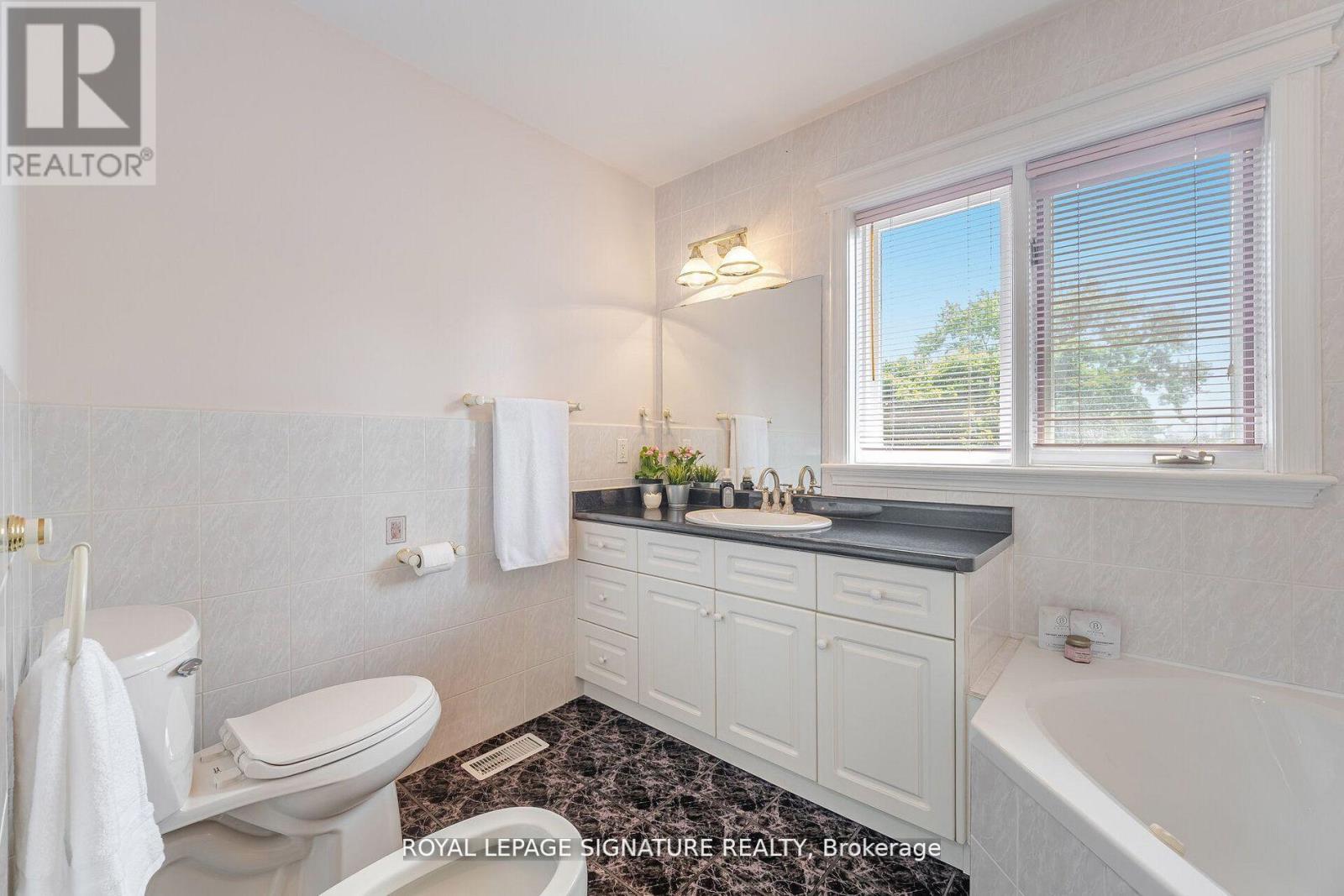 4097 Hickory Drive, Mississauga, Ontario  L4W 1L1 - Photo 27 - W12829116