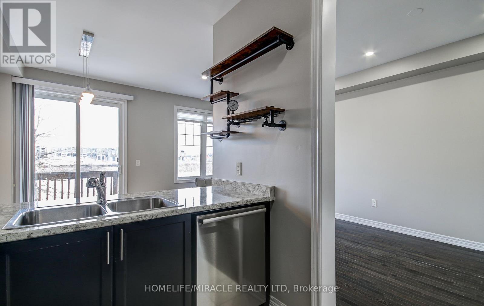 30 Davenfield Circle, Brampton, Ontario  L6P 4M2 - Photo 13 - W12829124