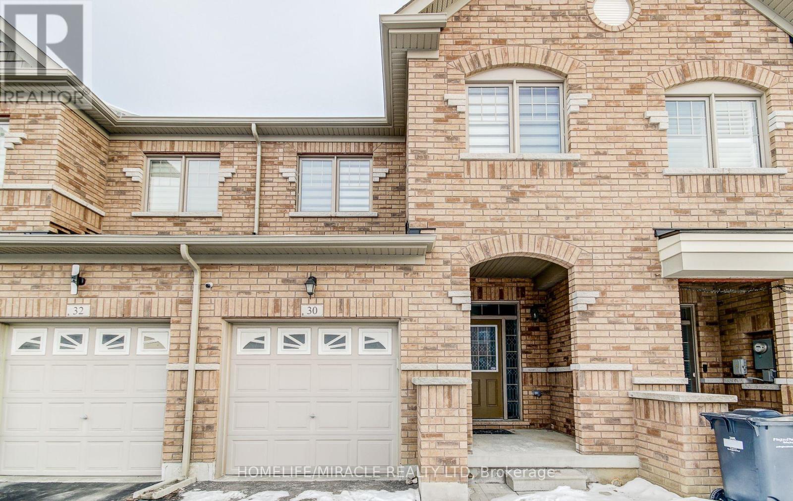 30 Davenfield Circle, Brampton, Ontario  L6P 4M2 - Photo 3 - W12829124