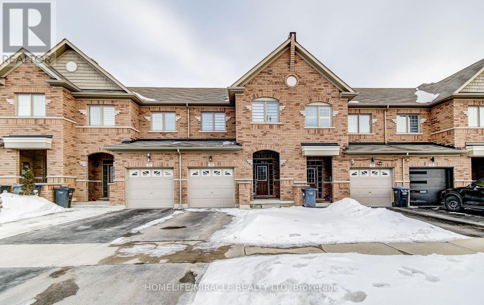 30 Davenfield Circle, Brampton, Ontario  L6P 4M2 - Photo 4 - W12829124