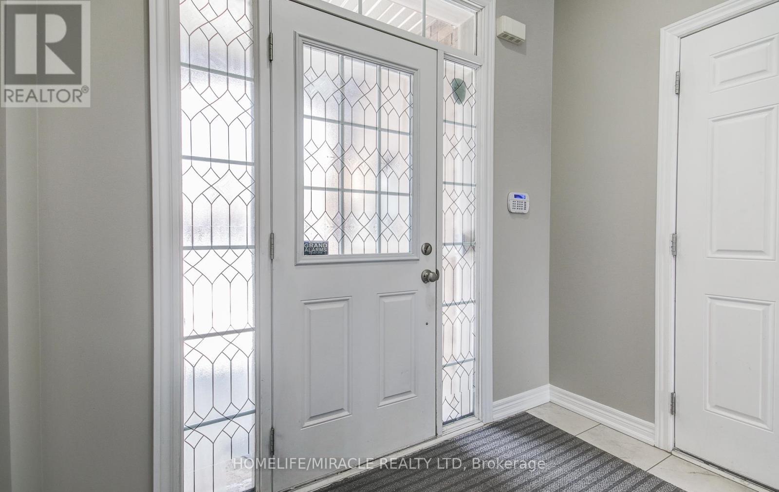 30 Davenfield Circle, Brampton, Ontario  L6P 4M2 - Photo 7 - W12829124