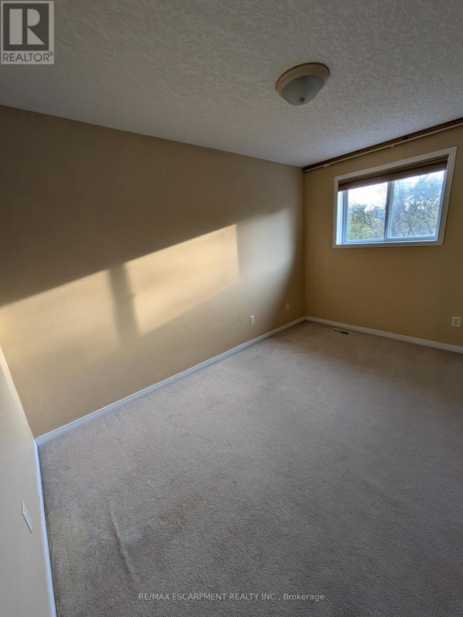 218 Dearborn Boulevard, Waterloo, Ontario  N2J 4Y3 - Photo 13 - X12829082