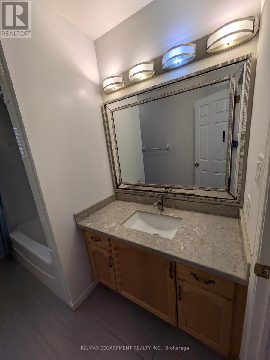 218 Dearborn Boulevard, Waterloo, Ontario  N2J 4Y3 - Photo 22 - X12829082