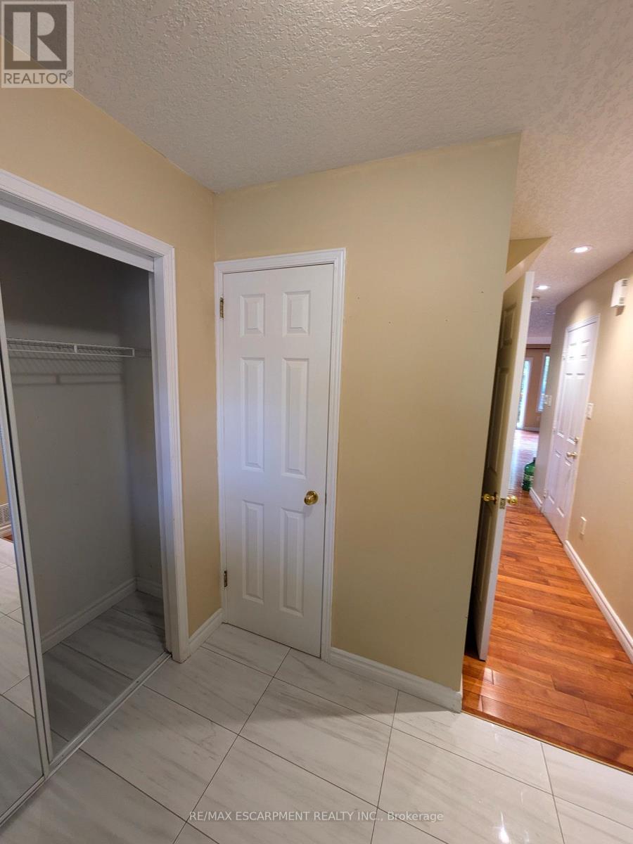 218 Dearborn Boulevard, Waterloo, Ontario  N2J 4Y3 - Photo 26 - X12829082