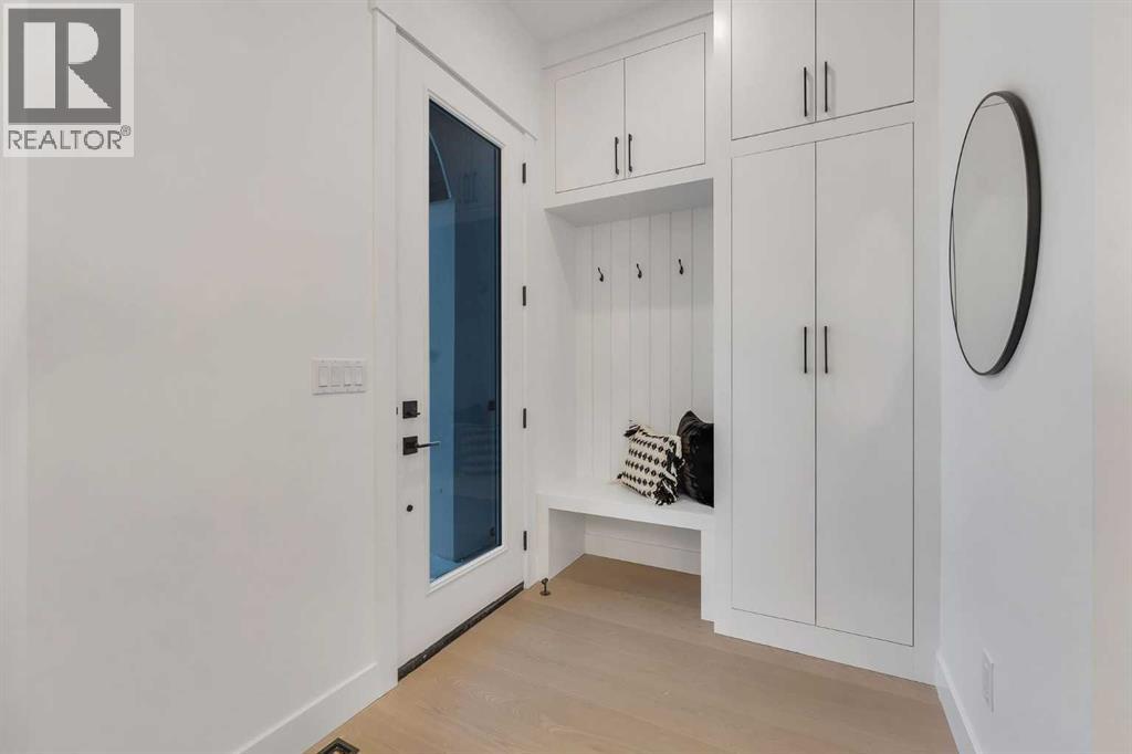 221 29 Avenue Nw, Calgary, Alberta  T2M 2M2 - Photo 2 - A2289166