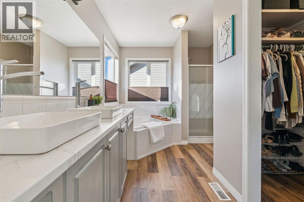 104 Bow Ridge Crescent, Cochrane, Alberta  T4C 1V2 - Photo 17 - A2285566