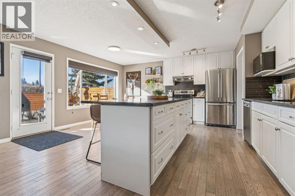 104 Bow Ridge Crescent, Cochrane, Alberta  T4C 1V2 - Photo 7 - A2285566