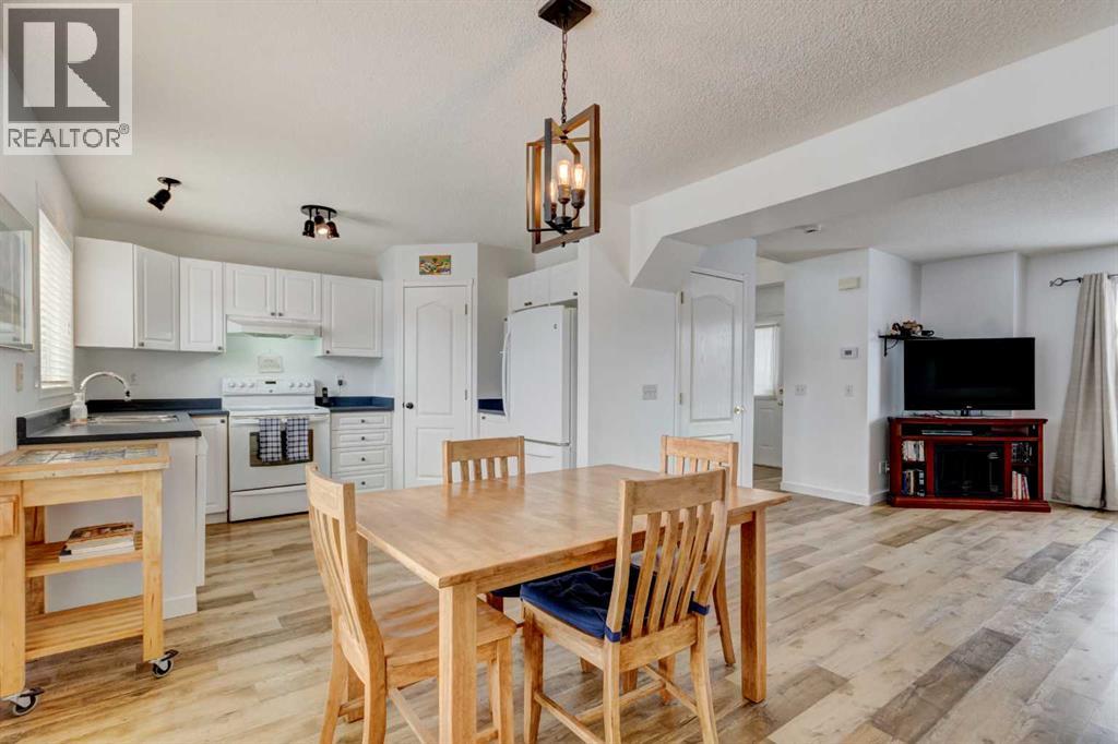 104 Somerside Common Sw, Calgary, Alberta  T2Y 3M8 - Photo 10 - A2289459