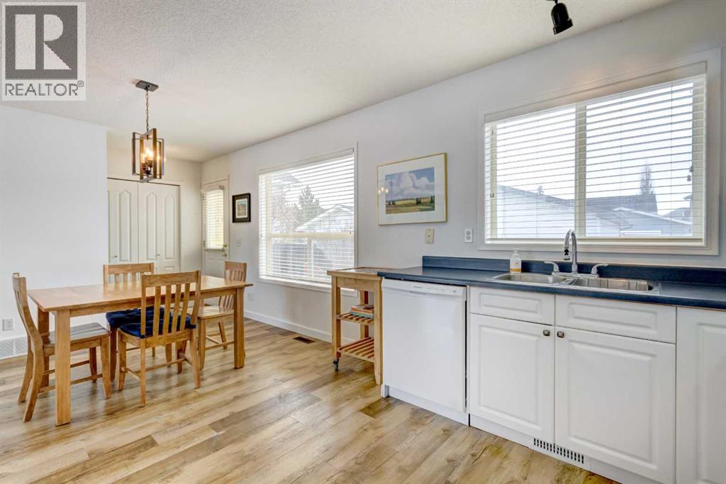 104 Somerside Common Sw, Calgary, Alberta  T2Y 3M8 - Photo 14 - A2289459