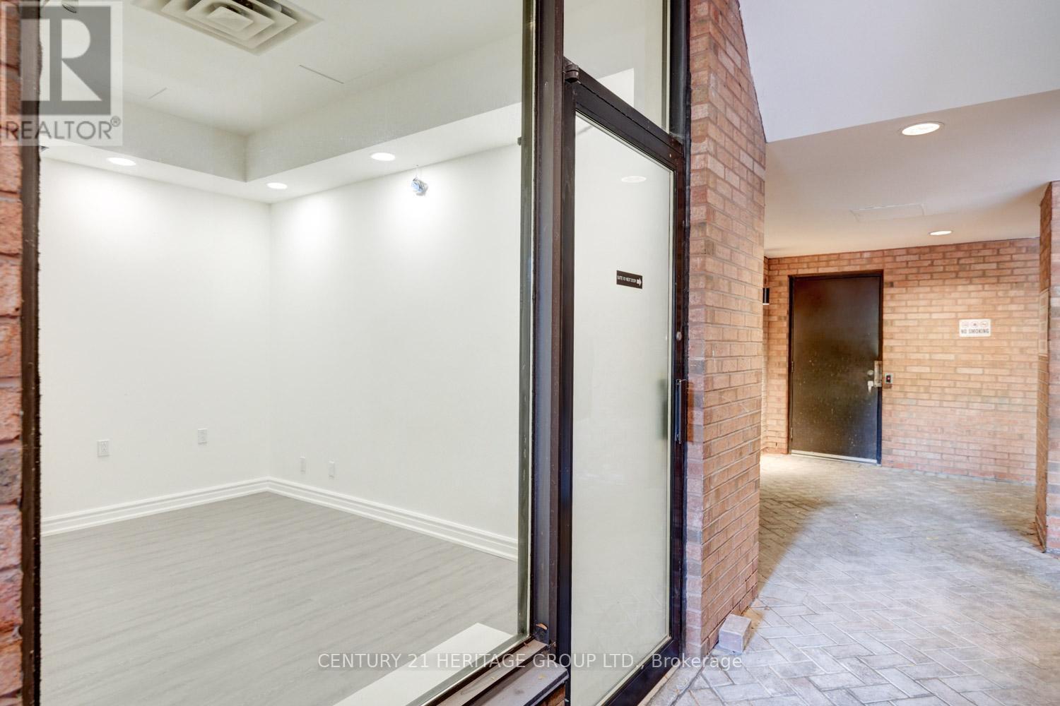 101 - 2900 Yonge Street, Toronto, Ontario  M4N 3N8 - Photo 3 - C12829156