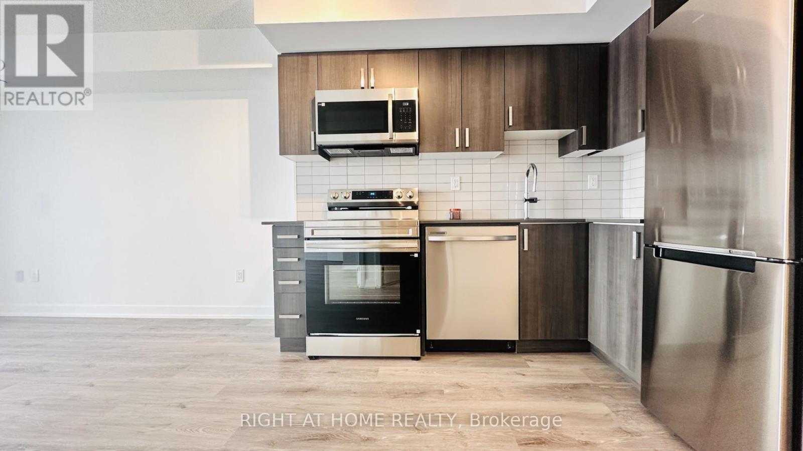 1412 - 1010 Sandy Beach Road, Pickering, Ontario  L1W 3V9 - Photo 1 - E12829162