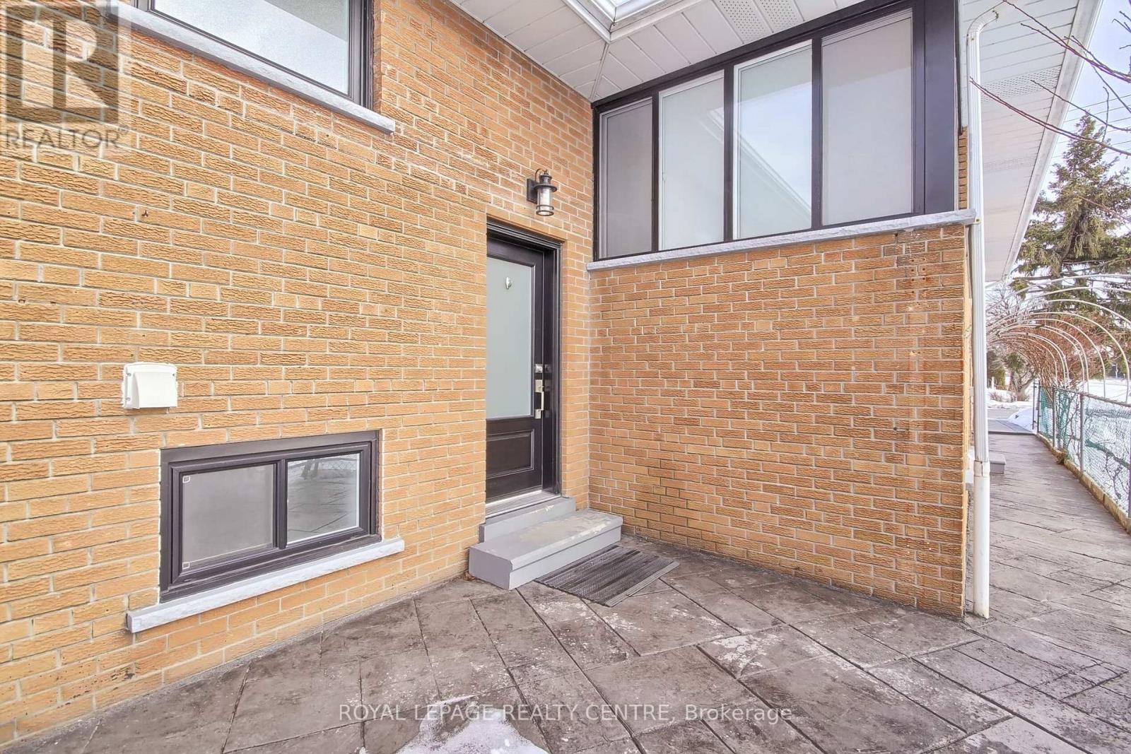 Lower - 2320 Hensall Street, Mississauga, Ontario  L5A 2S9 - Photo 2 - W12829152