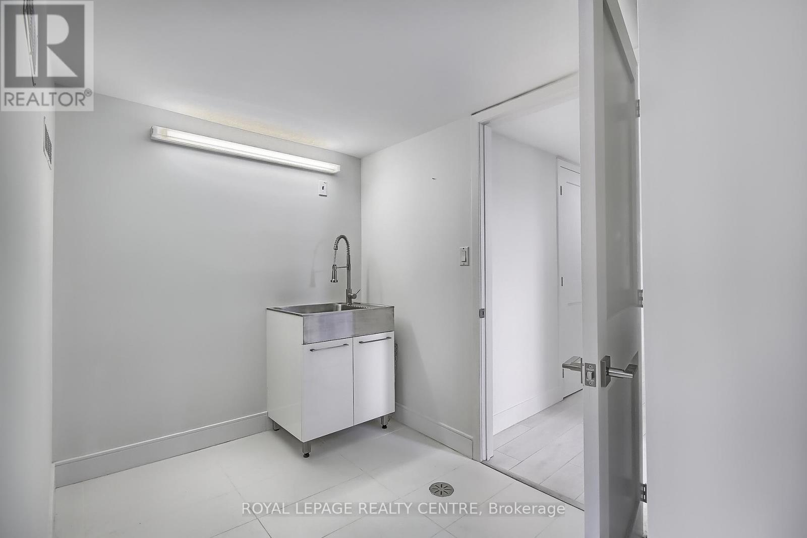 Lower - 2320 Hensall Street, Mississauga, Ontario  L5A 2S9 - Photo 24 - W12829152