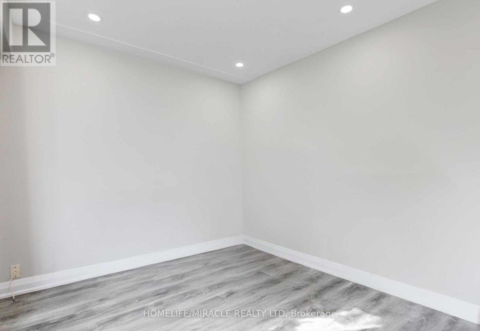 7 Cardill Crescent, Waterloo, Ontario  N2L 3Y7 - Photo 12 - X12829140