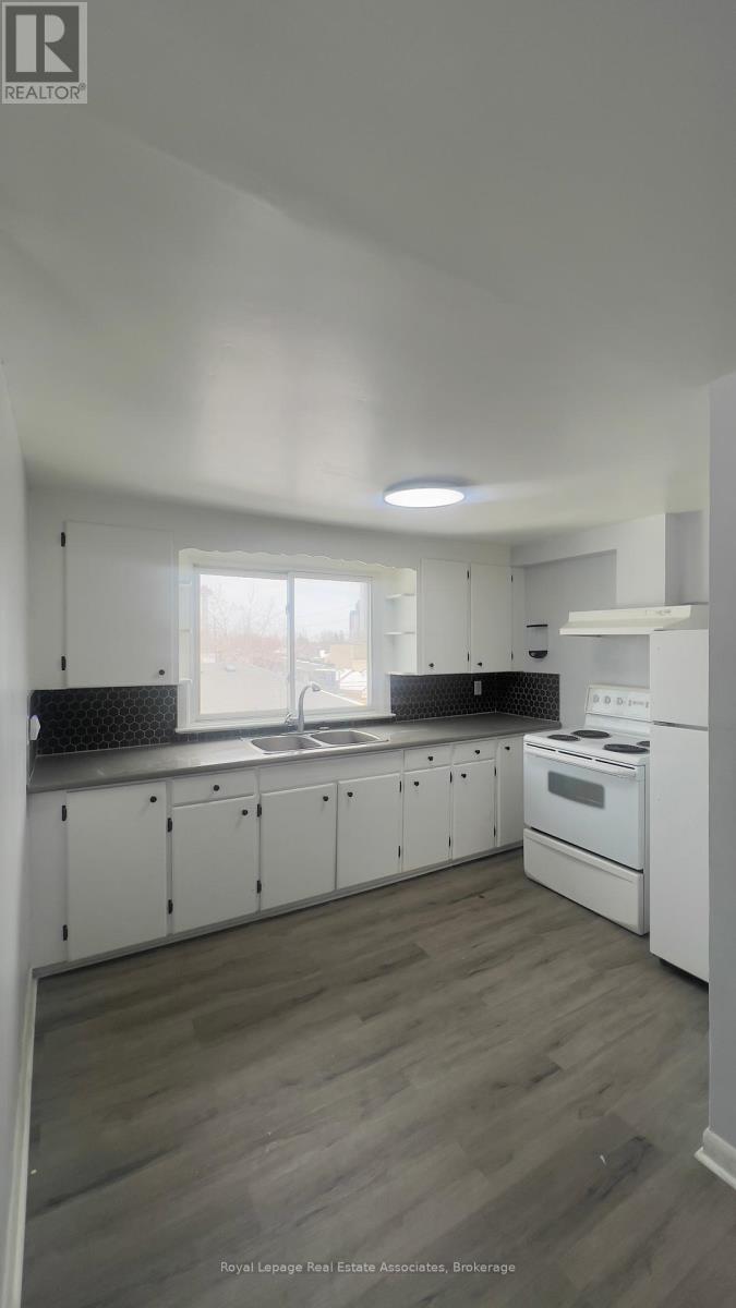 Unit 3 - 5957 Barker Street, Niagara Falls, Ontario  L2G 1Y5 - Photo 2 - X12829150