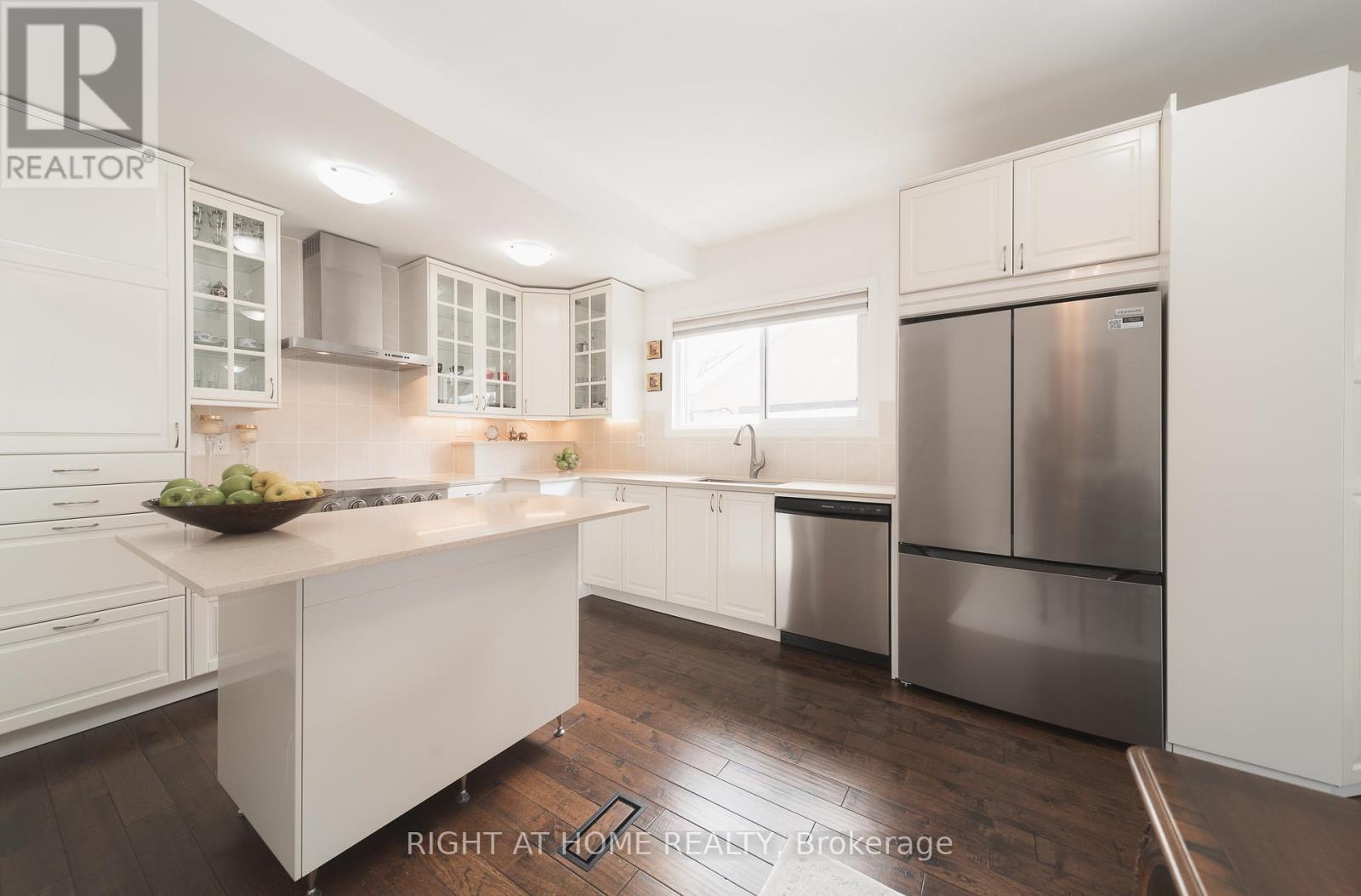 19 Niantic Crescent, Toronto, Ontario  M3A 2H6 - Photo 11 - C12829190