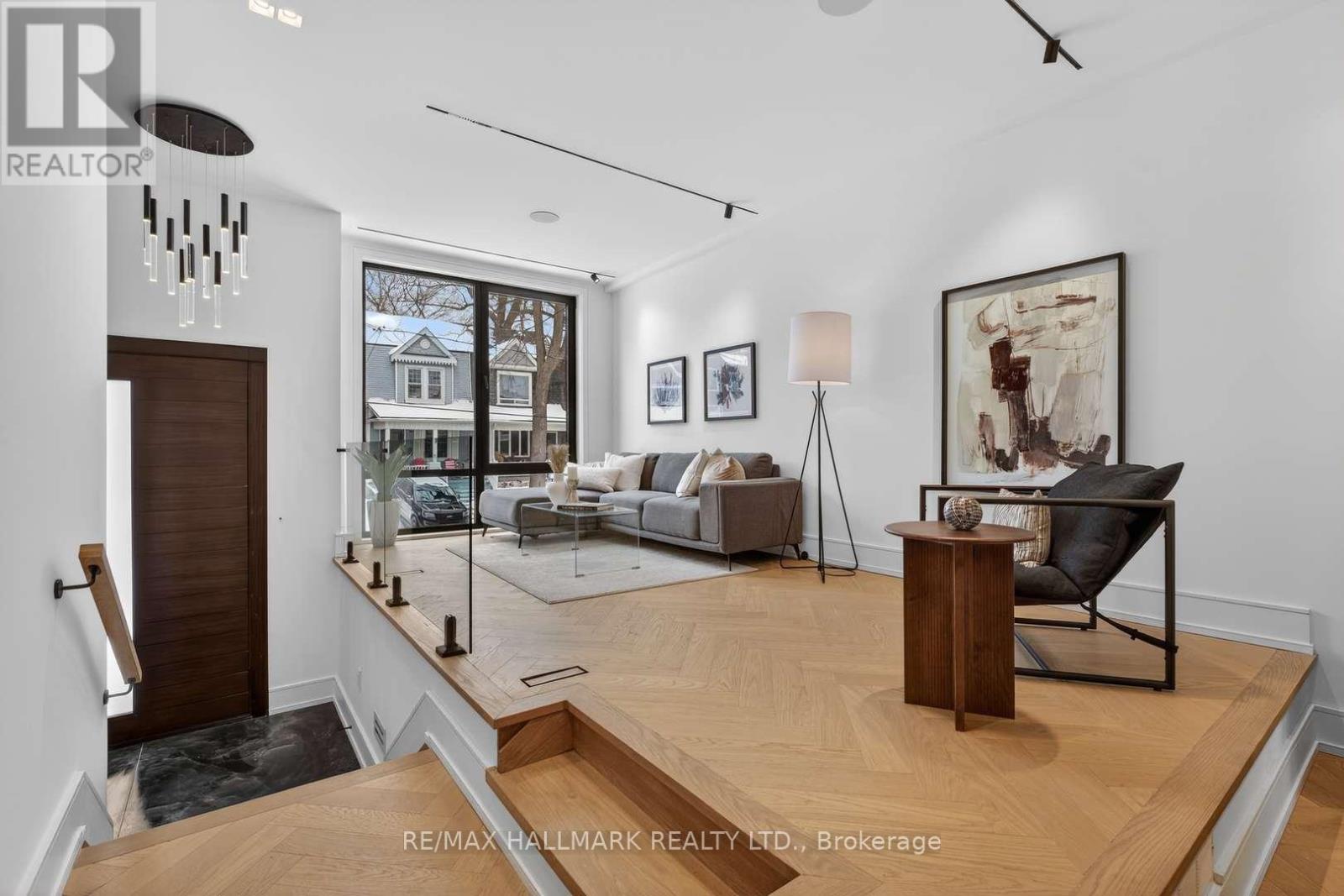 10 Wheeler Avenue, Toronto, Ontario  M4L 3V2 - Photo 4 - E12829178