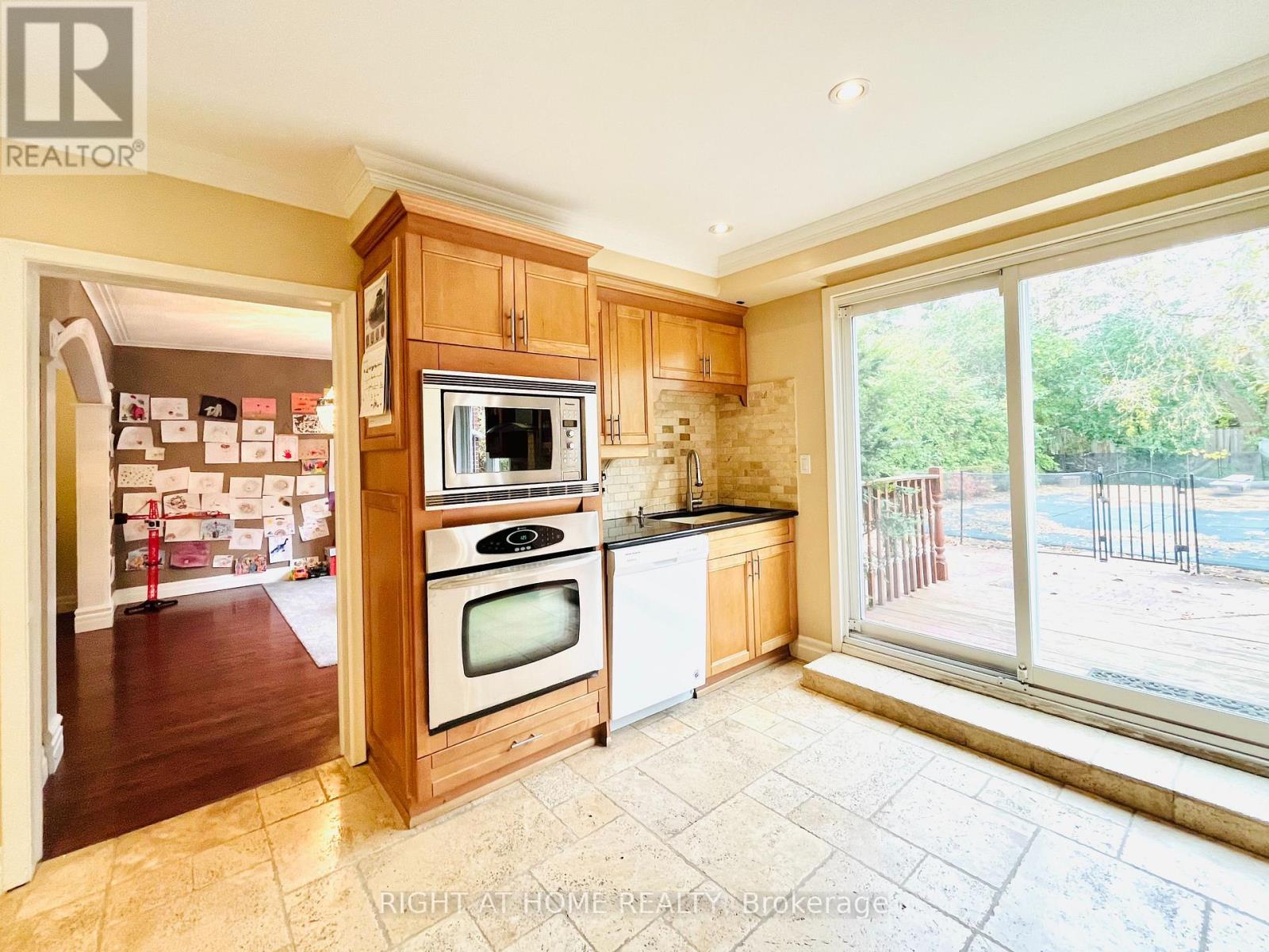 73 Laureleaf Road, Markham (Bayview Glen), Ontario  L3T 2Y3 - Photo 12 - N12829192