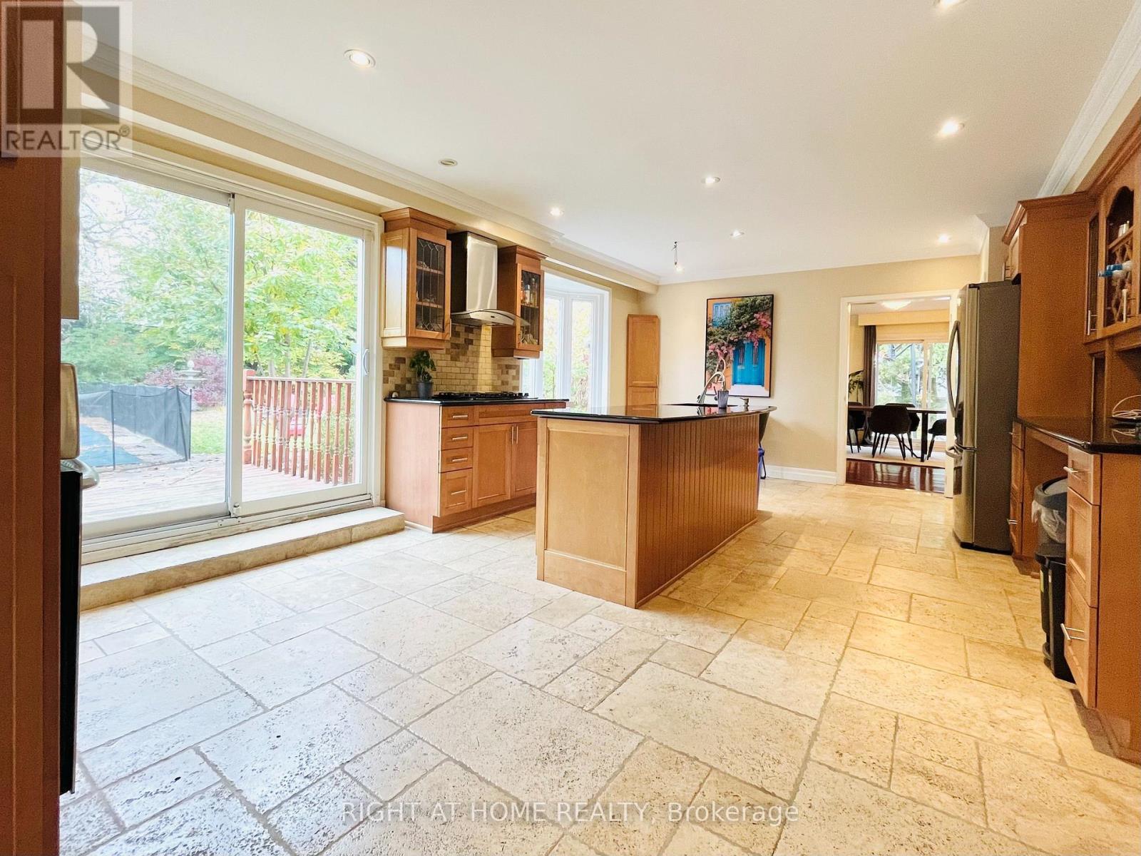 73 Laureleaf Road, Markham (Bayview Glen), Ontario  L3T 2Y3 - Photo 13 - N12829192