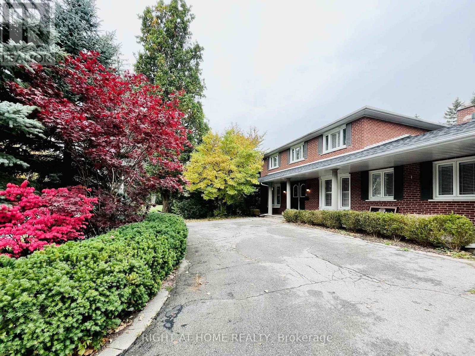 73 Laureleaf Road, Markham (Bayview Glen), Ontario  L3T 2Y3 - Photo 2 - N12829192