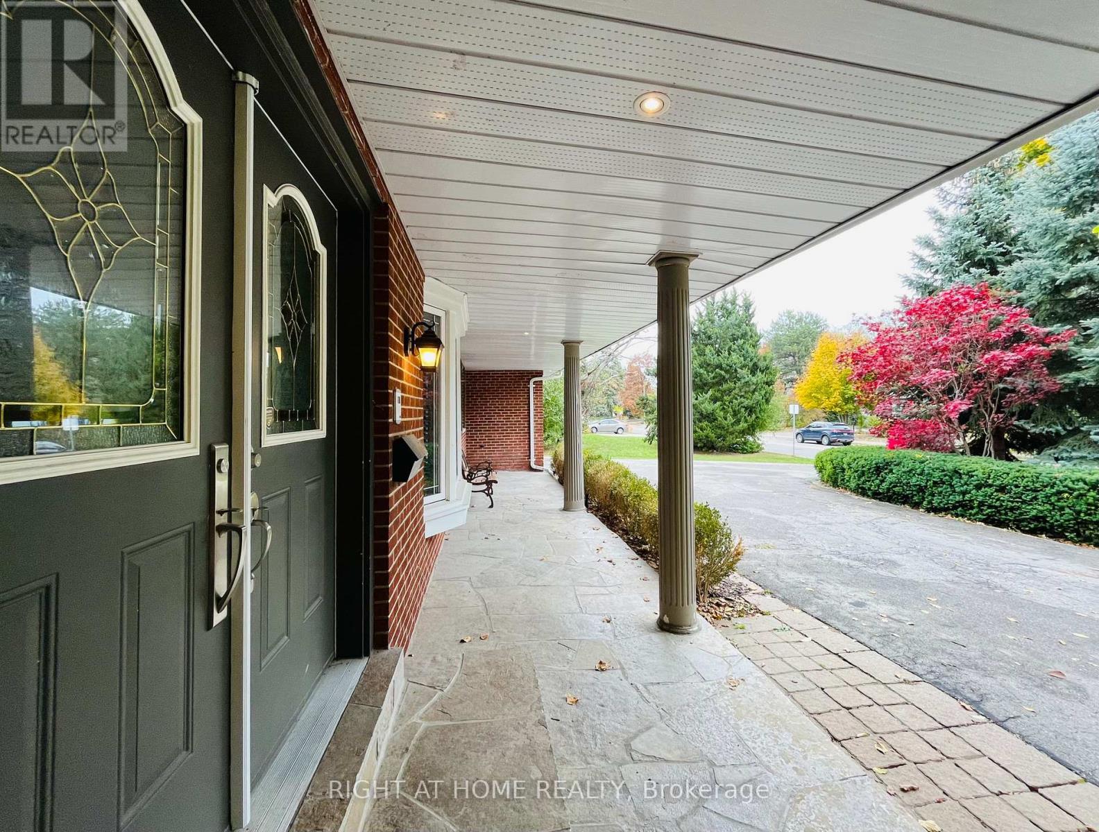 73 Laureleaf Road, Markham (Bayview Glen), Ontario  L3T 2Y3 - Photo 3 - N12829192