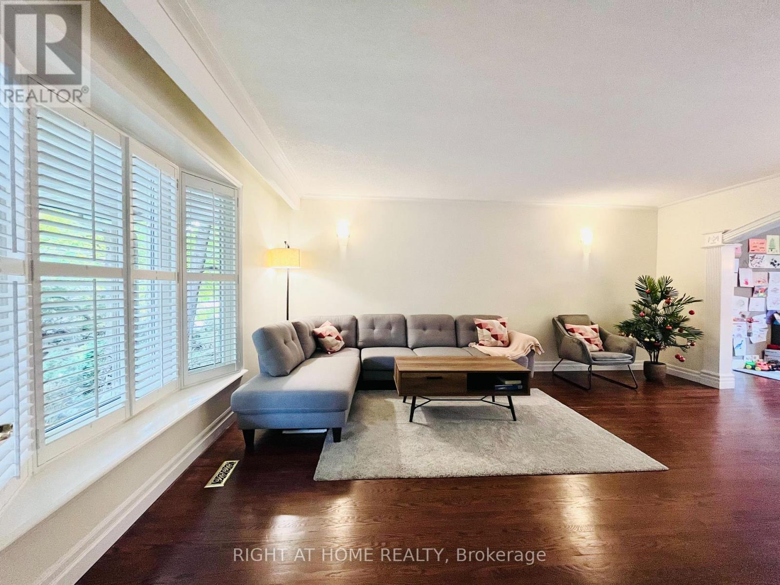 73 Laureleaf Road, Markham (Bayview Glen), Ontario  L3T 2Y3 - Photo 5 - N12829192