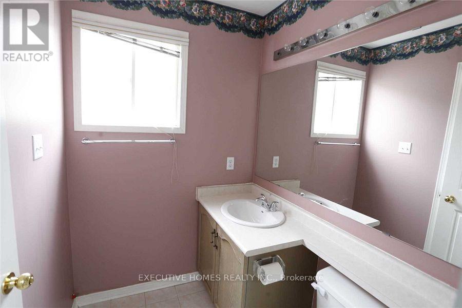 5705 Wells Place, Mississauga, Ontario  L5M 5T6 - Photo 13 - W12829174