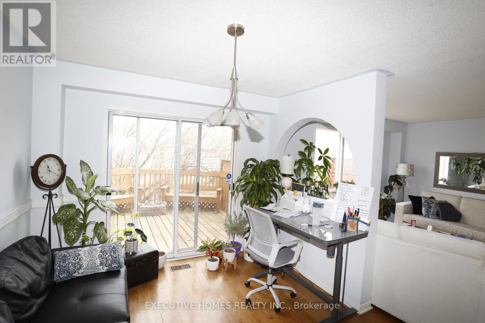 5705 Wells Place, Mississauga, Ontario  L5M 5T6 - Photo 7 - W12829174
