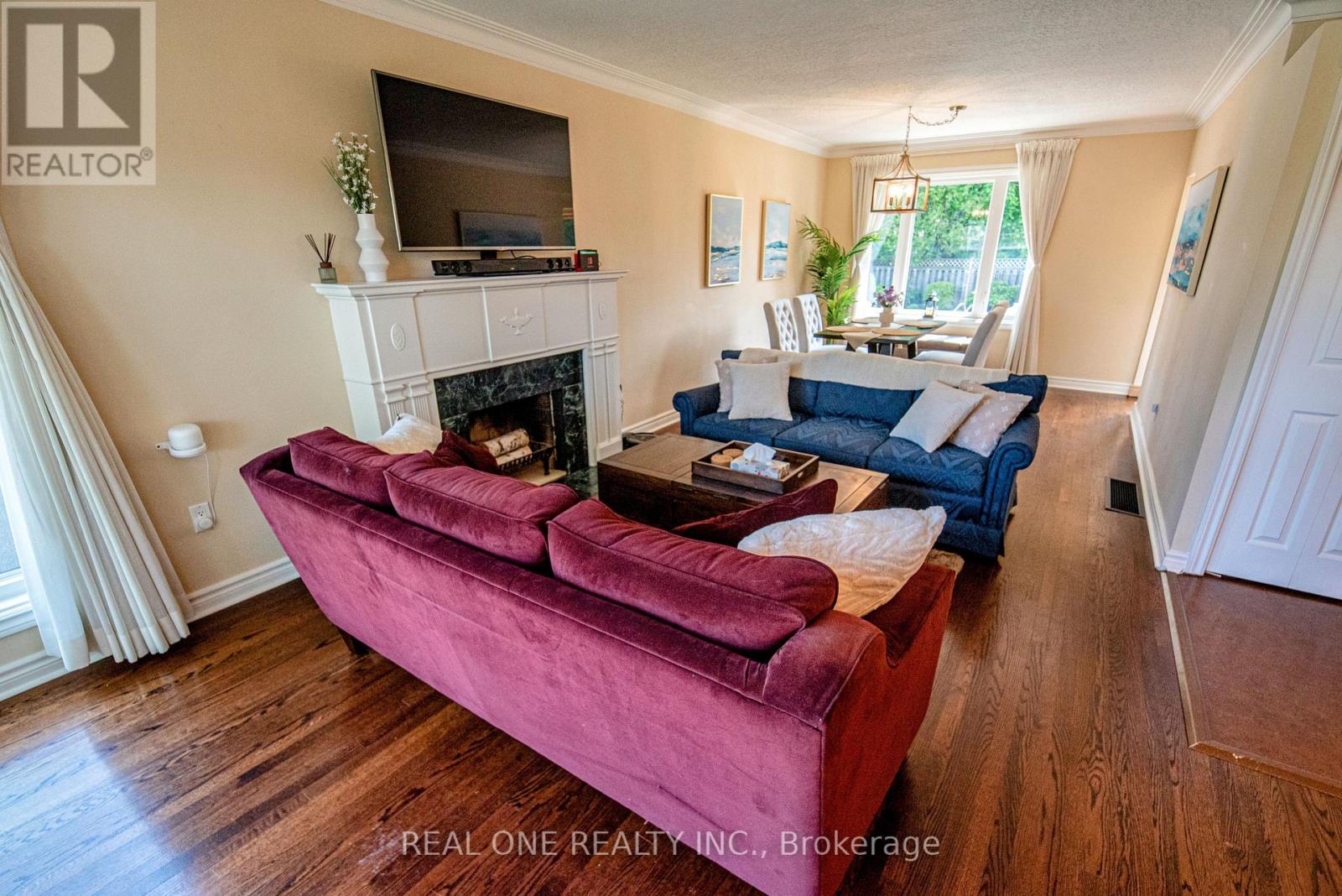 1570 Park Royale Boulevard, Mississauga, Ontario  L5E 2Z4 - Photo 3 - W12829182