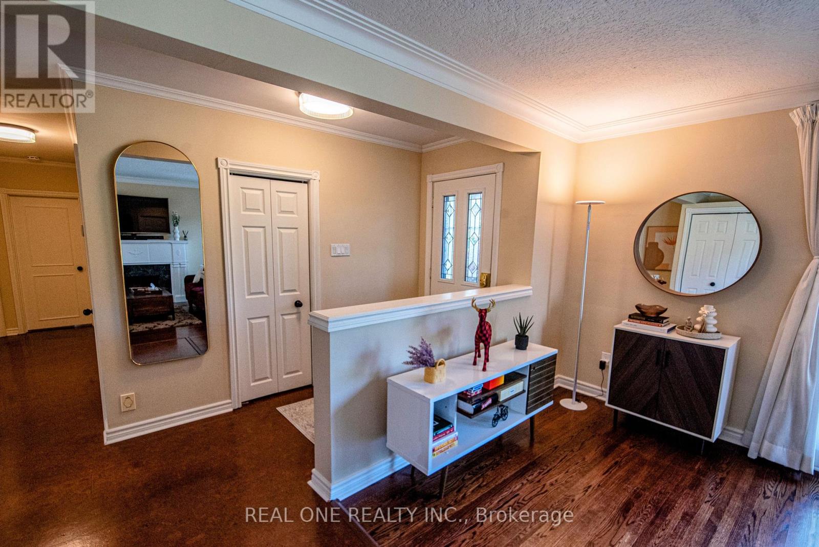 1570 Park Royale Boulevard, Mississauga, Ontario  L5E 2Z4 - Photo 4 - W12829182