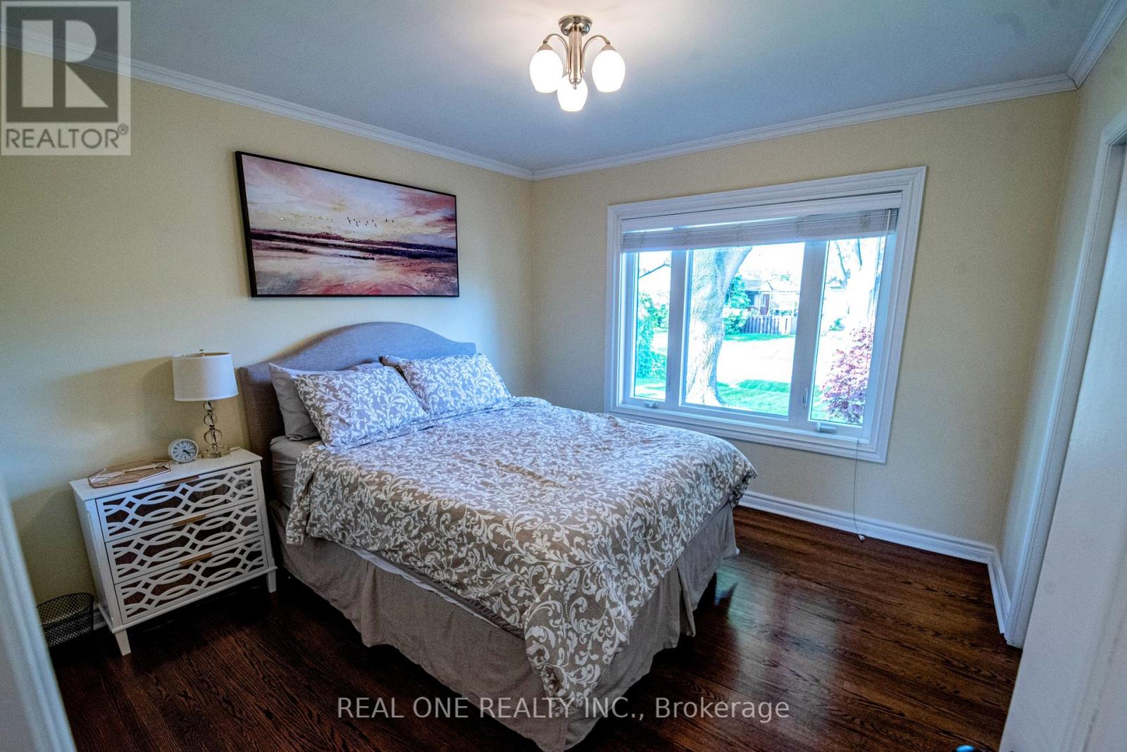 1570 Park Royale Boulevard, Mississauga, Ontario  L5E 2Z4 - Photo 8 - W12829182