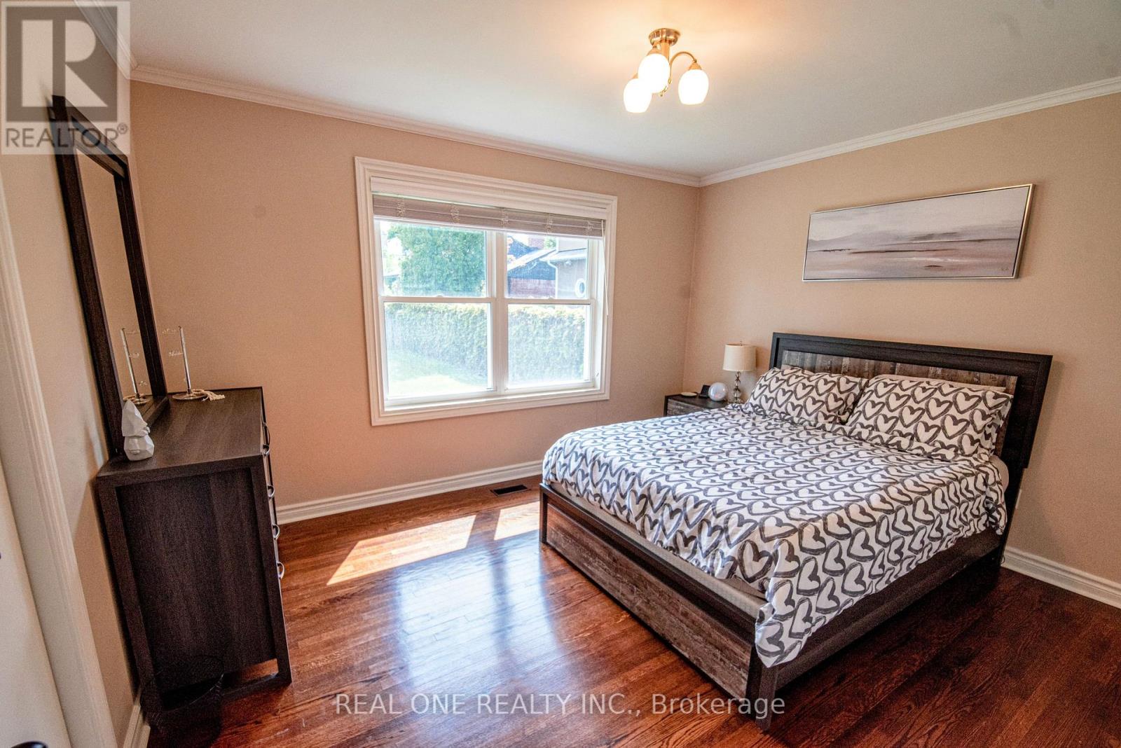 1570 Park Royale Boulevard, Mississauga, Ontario  L5E 2Z4 - Photo 9 - W12829182