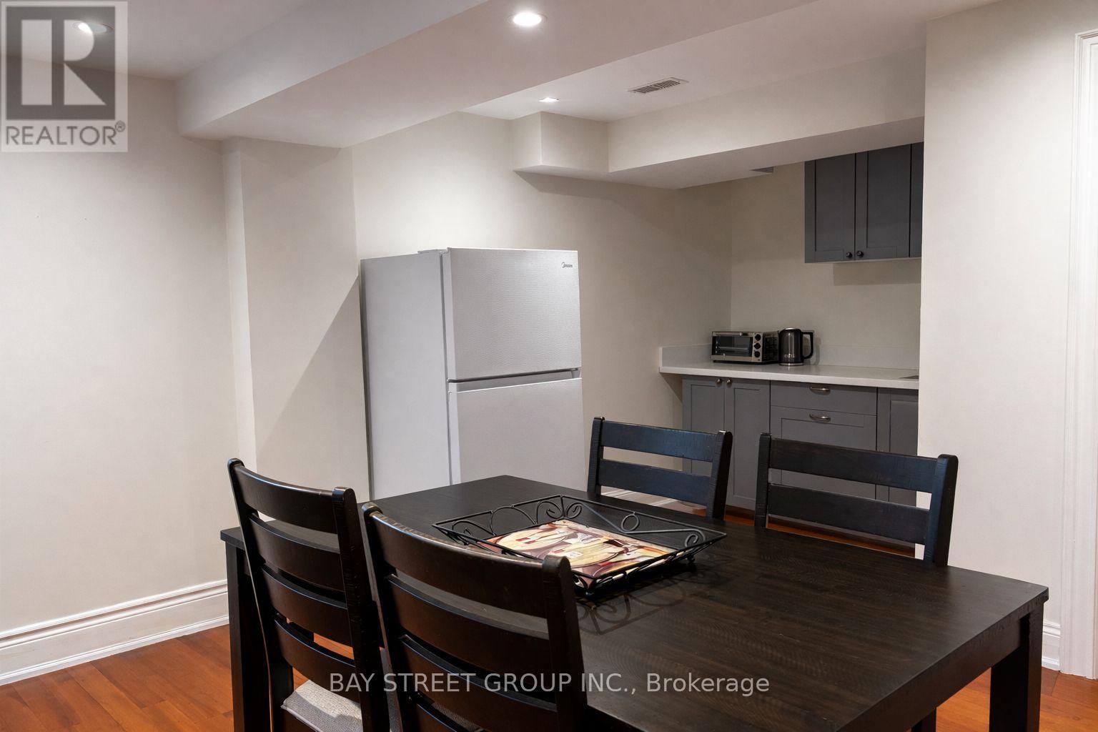 722 Gardner Avenue, Mississauga, Ontario  L5E 1A9 - Photo 23 - W12820924