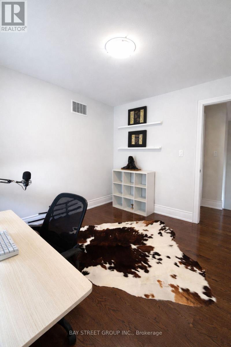 722 Gardner Avenue, Mississauga, Ontario  L5E 1A9 - Photo 16 - W12820924