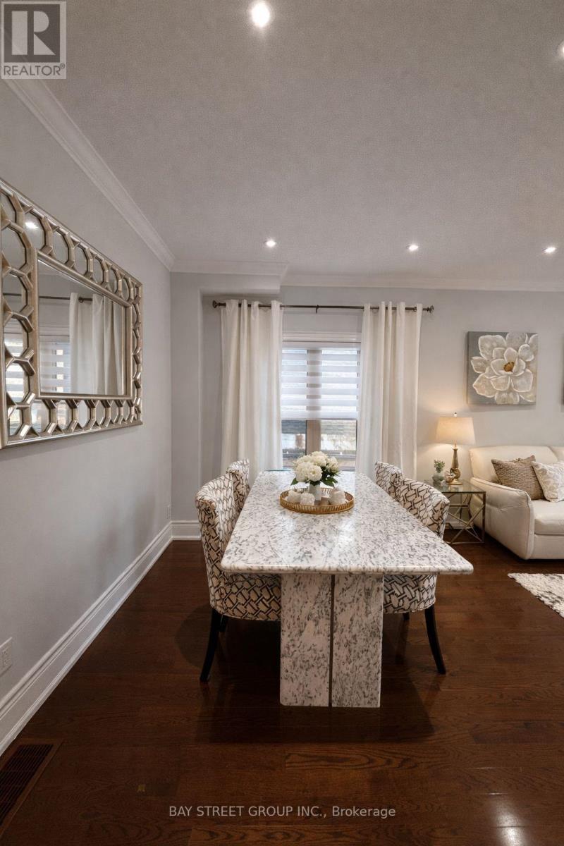 722 Gardner Avenue, Mississauga, Ontario  L5E 1A9 - Photo 6 - W12820924