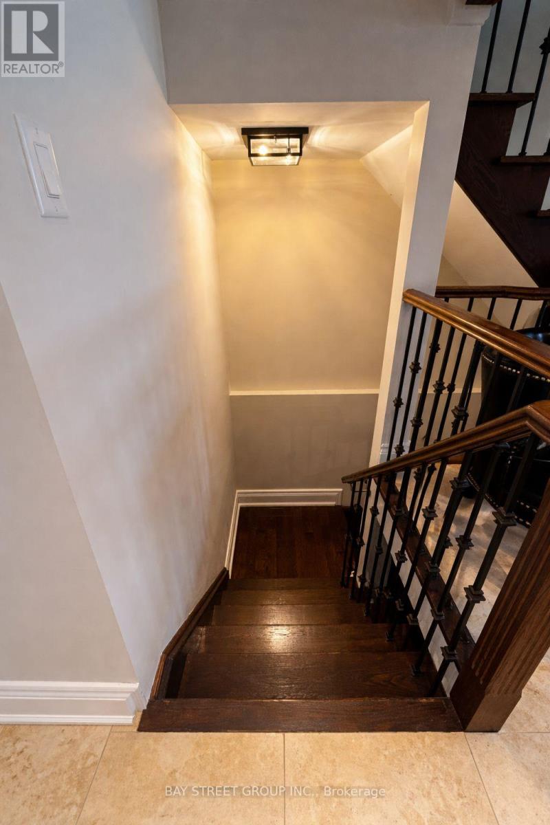 722 Gardner Avenue, Mississauga, Ontario  L5E 1A9 - Photo 19 - W12820924