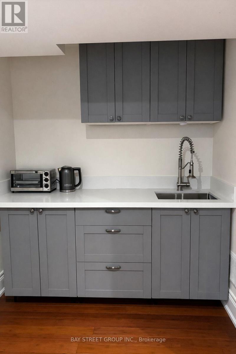 722 Gardner Avenue, Mississauga, Ontario  L5E 1A9 - Photo 22 - W12820924