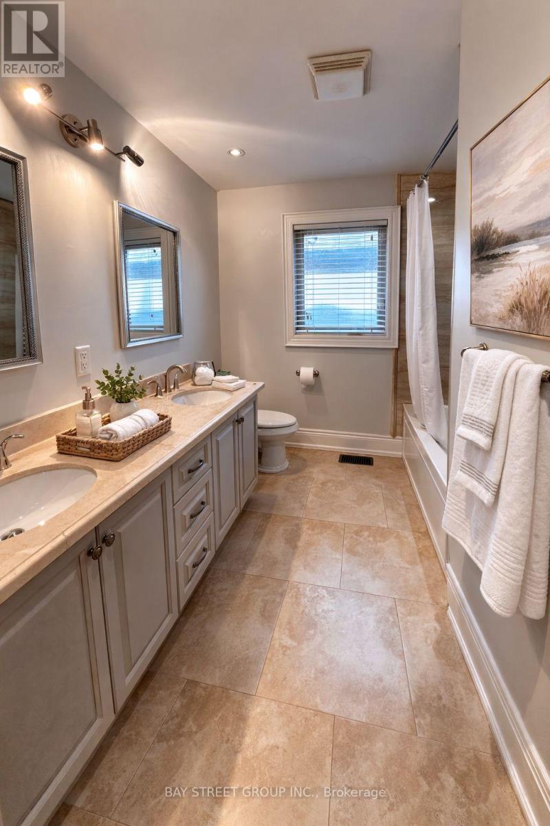 722 Gardner Avenue, Mississauga, Ontario  L5E 1A9 - Photo 17 - W12820924