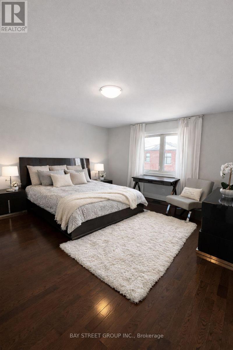 722 Gardner Avenue, Mississauga, Ontario  L5E 1A9 - Photo 11 - W12820924