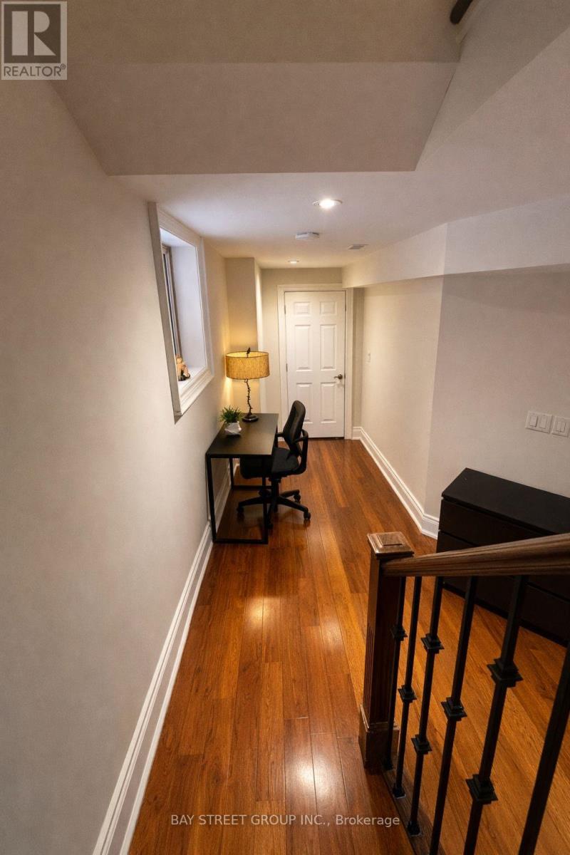 722 Gardner Avenue, Mississauga, Ontario  L5E 1A9 - Photo 20 - W12820924