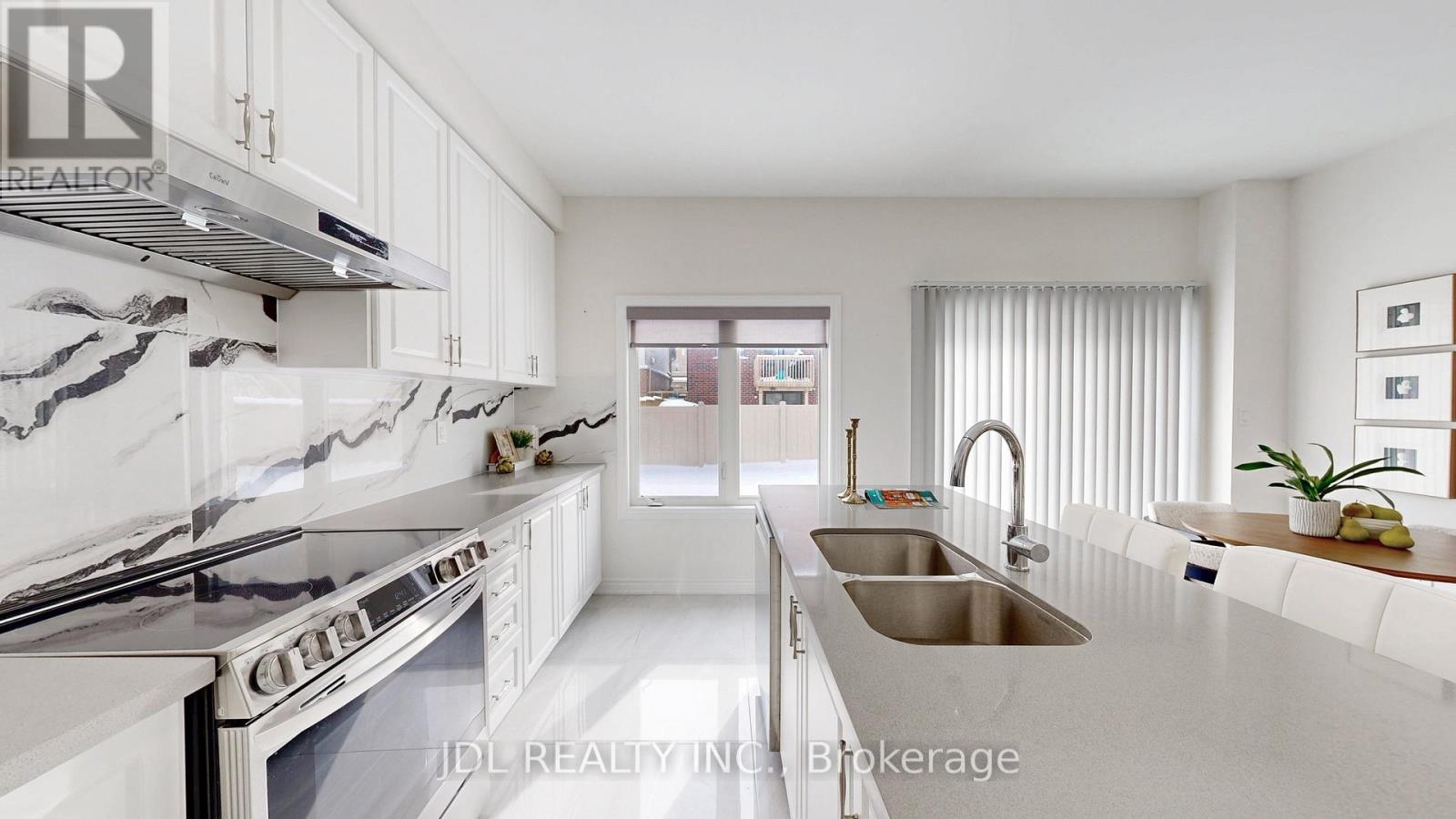 103 Connell Drive, Georgina, Ontario  L4P 0K3 - Photo 15 - N12829240