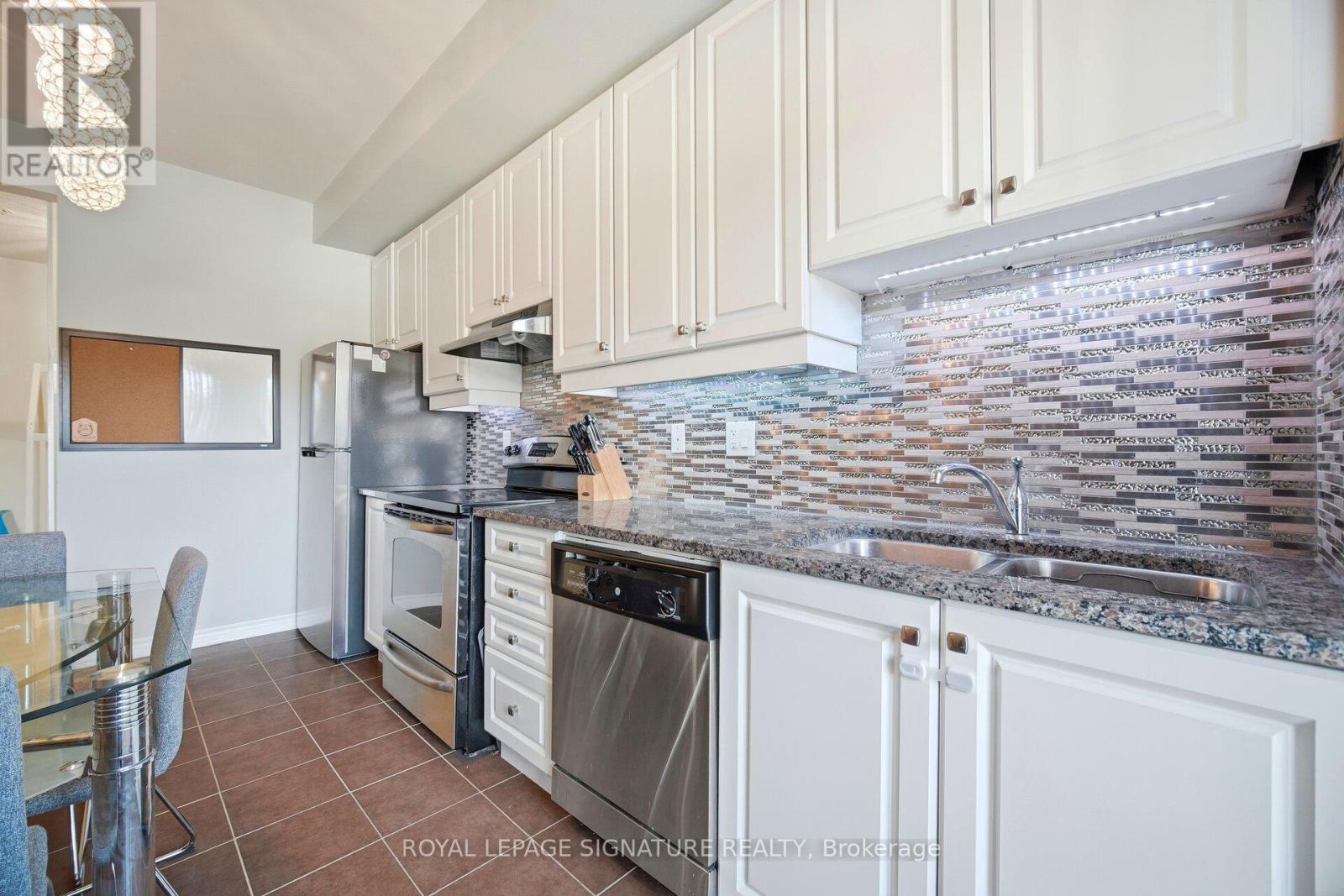 231 - 570 Lolita Gardens, Mississauga, Ontario  L5A 0A1 - Photo 10 - W12829010