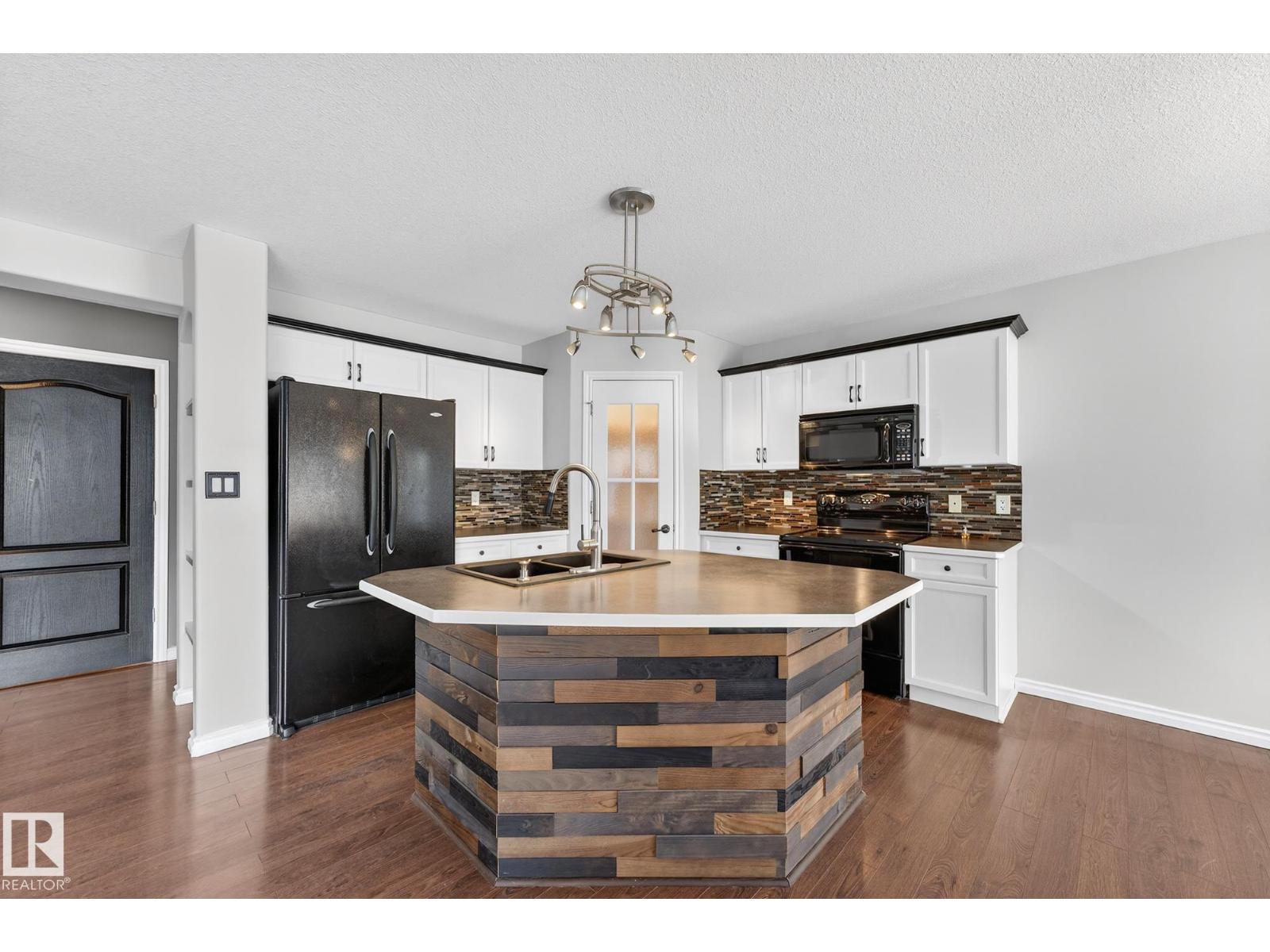 152 Rue Marquet, Beaumont, Alberta  T4X 1W3 - Photo 5 - E4475281