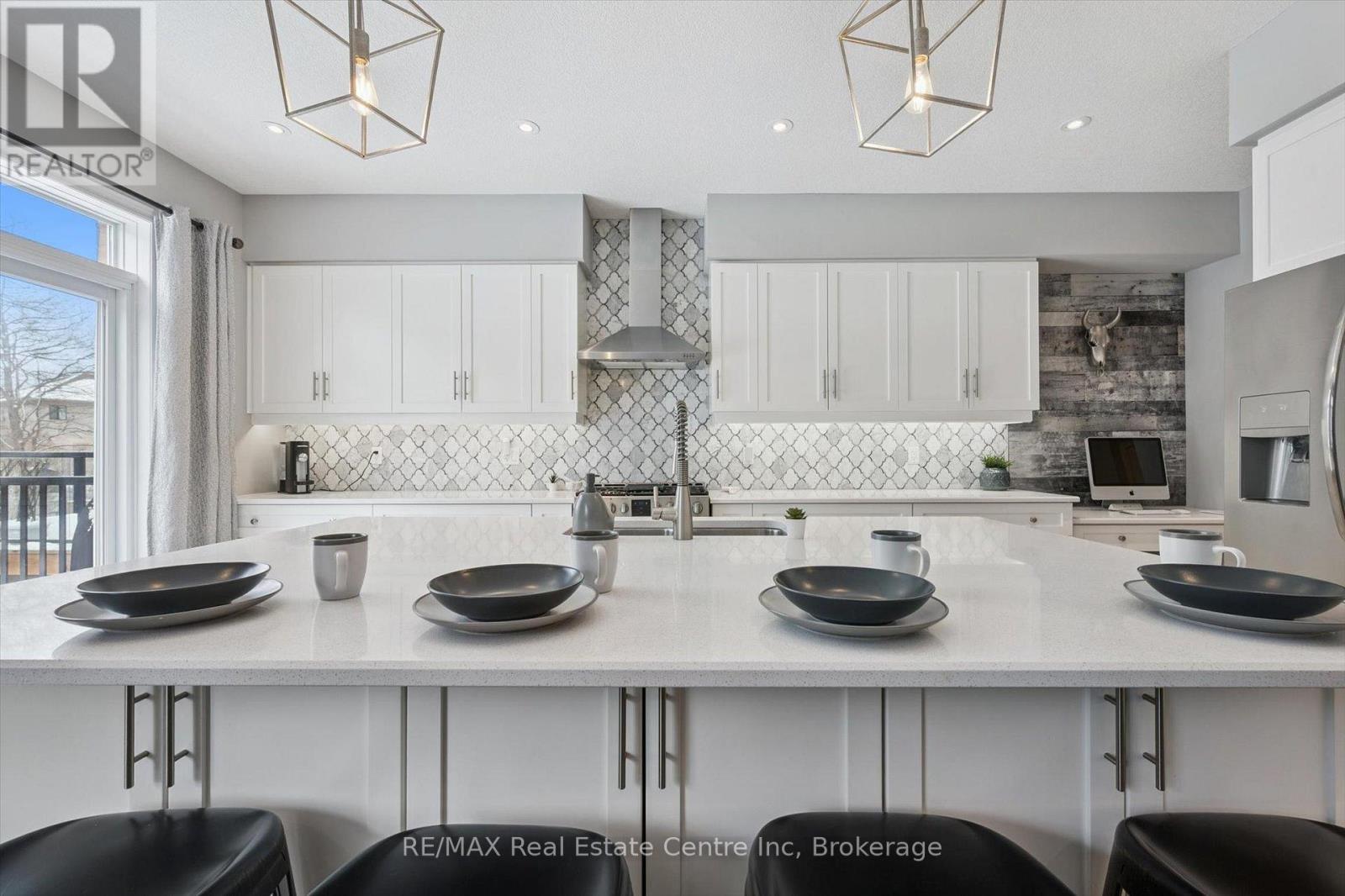 111 Ambrous Crescent, Guelph, Ontario  N1G 0E4 - Photo 4 - X12824766